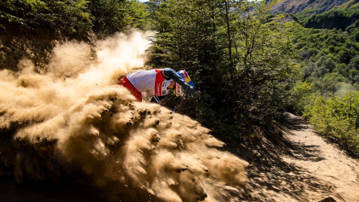 El video es parte de la serie “Sound of Speed” producido por Red Bull y muestra el descenso que Pedro Burns realizó en Valparaíso, Valle Nevado y Nevados de Chillán.