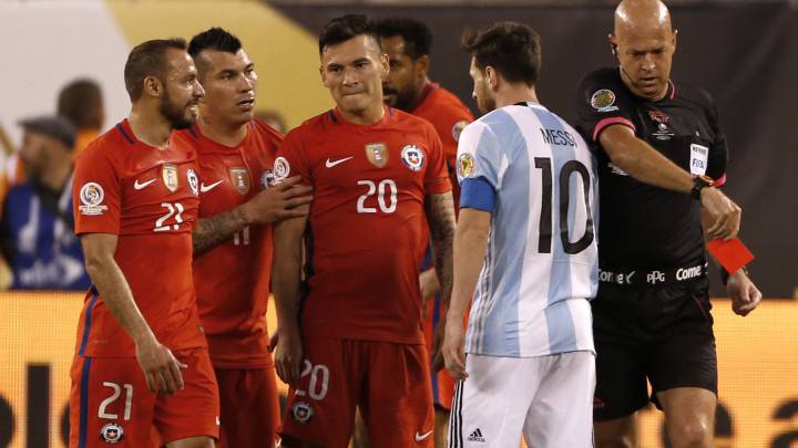 Díaz armó su equipo ideal de baby fútbol con tres de la Roja