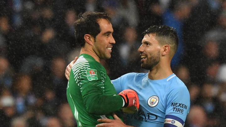 Agüero relata la incertidumbre que vive Claudio Bravo en el City