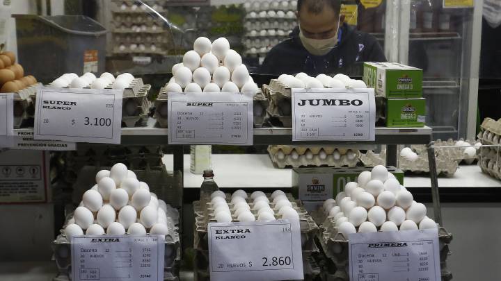 Coronavirus en Chile: ¿por qué ha aumentado el precio de los huevos durante la cuarentena?