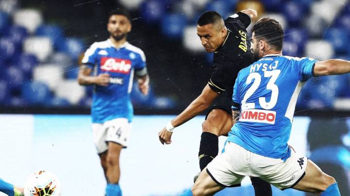 Alexis no evitó la eliminación del Inter ante Napoli por Copa Italia