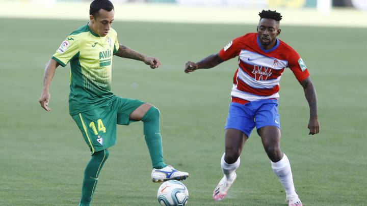 Fabián Orellana no alcanzó a cerrar la temporada con el Eibar debido a la pandemia y hoy dijo adiós al equipo donde estuvo dos temporadas y media.