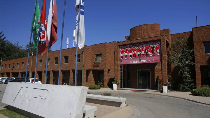 El ente rector del fútbol chileno pidió un permiso para que los equipos puedan volver a los entrenamientos durante la crisis sanitaria.