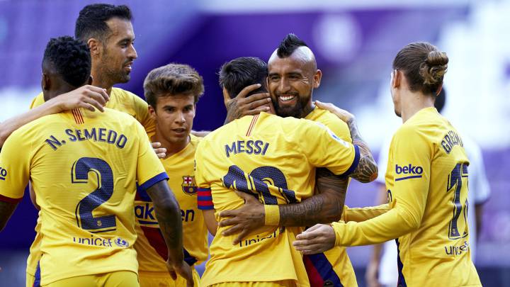 Arturo Vidal marcó el único tanto del Barcelona con el que consiguió la victoria y dejó a su cuadro a un punto del Real Madrid, que aún debe su partido.