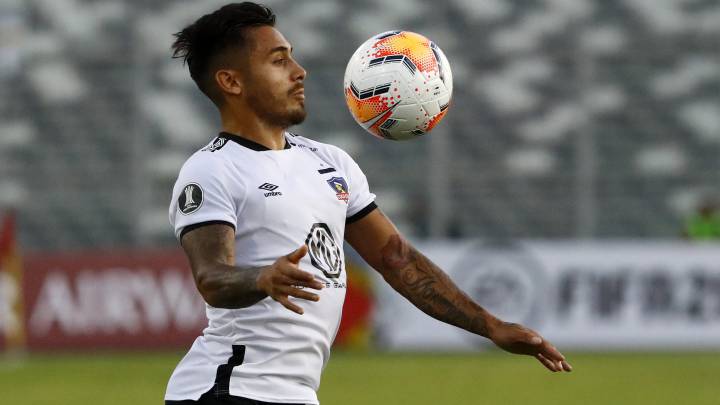 Las pistas que dio Mosa sobre la marca que vestirá a Colo Colo
