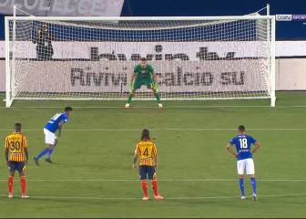 Le adivinaron el lado: el penal que Pulgar falló ante el Lecce