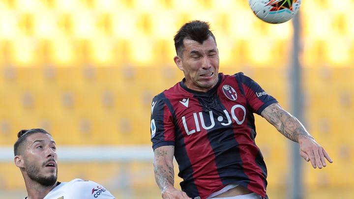 Gary Medel cumple en empate entre Bologna y Napoli