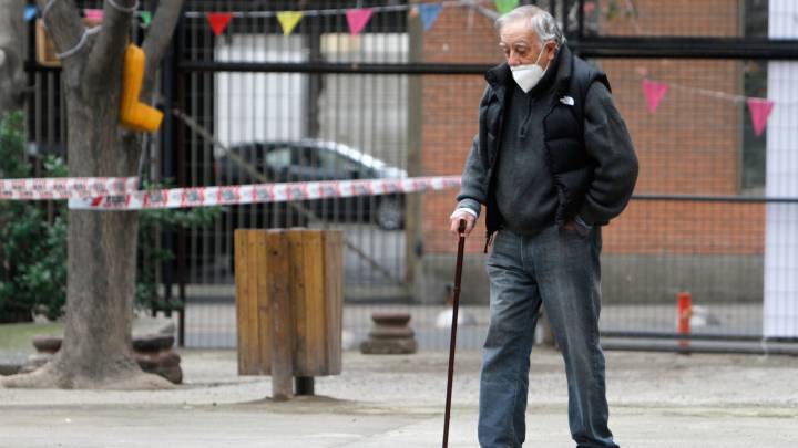 Una serie de medidas ha tomado el gobierno para avanzar en el desconfinamiento y una de ellas afecta directamente a las personas de más edad.