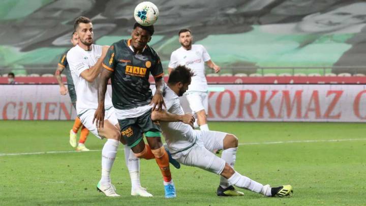 El atacante nacional jugó todo el partido en el que Alanyaspor perdió por la cuenta mínima ante el Trabzonspor, por la final de la Copa de Turquía.