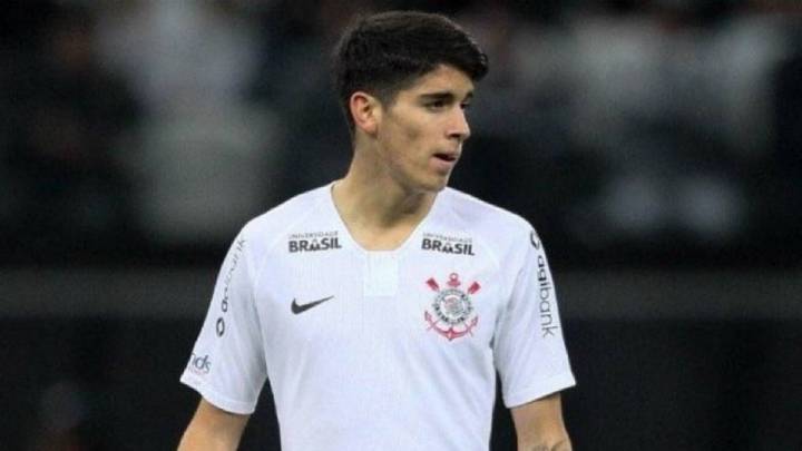 Ángelo Araos vio acción en los minutos finales del encuentro con el cual Corinthians logró meterse en la final del Torneo Paulista.