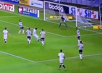 El golazo de Ángelo Araos que asustó a Sampaoli en Brasil