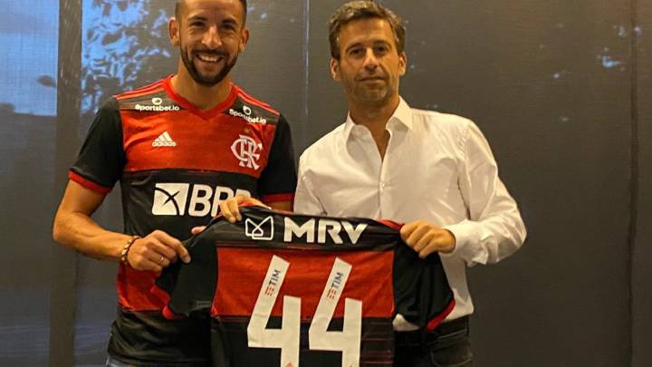 ¿Qué número usará? Mauricio Isla firmó contrato en Flamengo