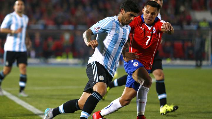 Luego de que el chileno se impusiera en dos enfrentamientos por finales ante el argentino, Banega se tomó revancha en el duelo por la final de la Europa League.