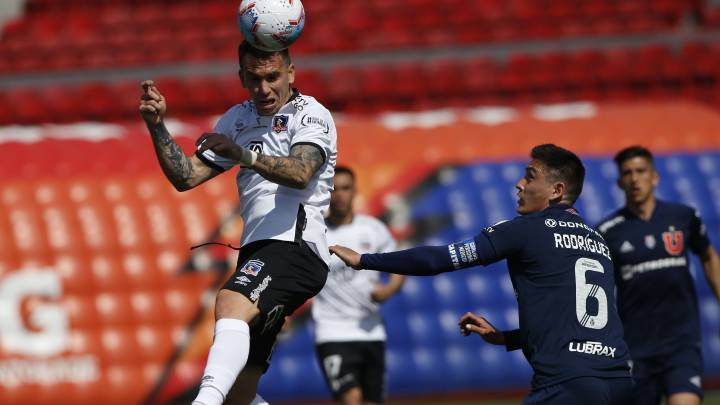 La batalla de Mouche y Suazo en el primer tiempo del Superclásico