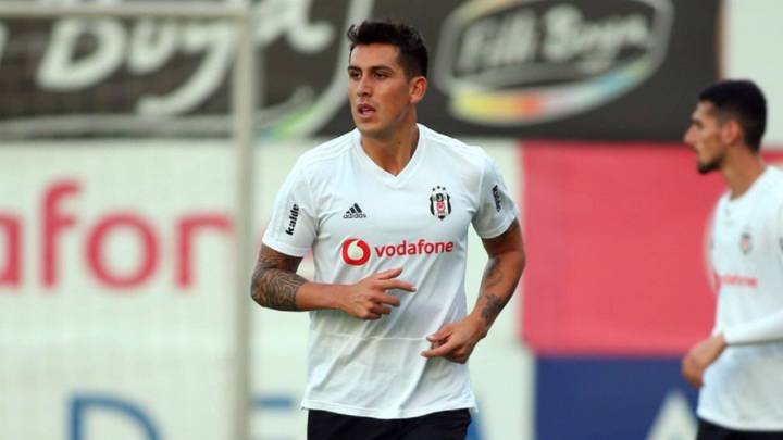 Enzo Roco llegó a acuerdo con el Besiktas y dejó de ser parte del elenco donde compartió camarín hace unos años con Gary Medel.
