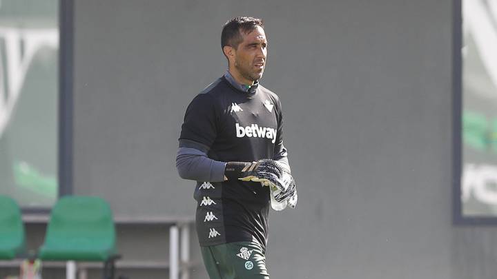 Claudio Bravo se llenó de elogios tras su primer encuentro en LaLiga, donde el Betis venció por uno a cero al Alavés en calidad de visitante.