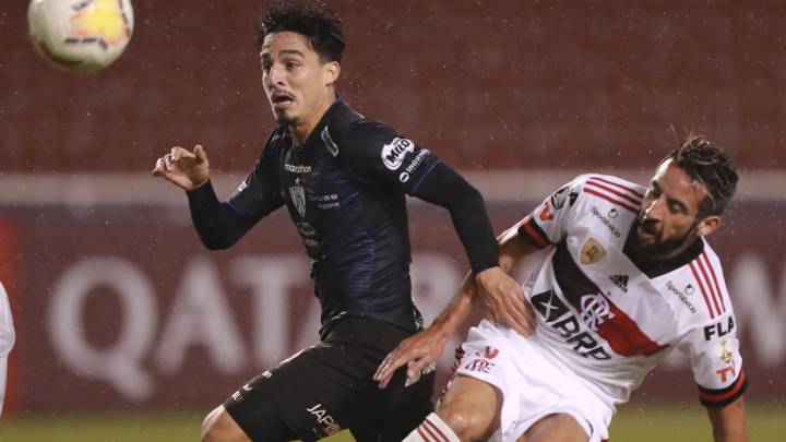 Mauricio Isla tuvo un amargo debut en Copa Libertadores