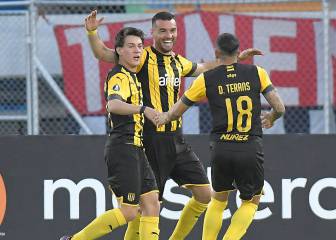 En crisis y con dos bajas: así recibirá Peñarol a Colo Colo