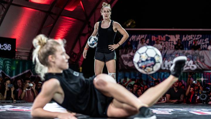 Dos chilenos buscan la final del mundial de fútbol freestyle