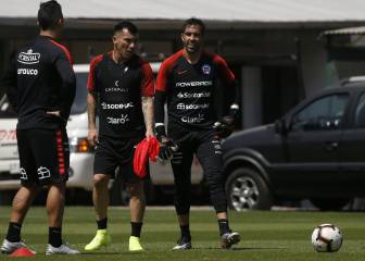 Los mensajes de Bravo y Medel en la previa del debut de la Roja