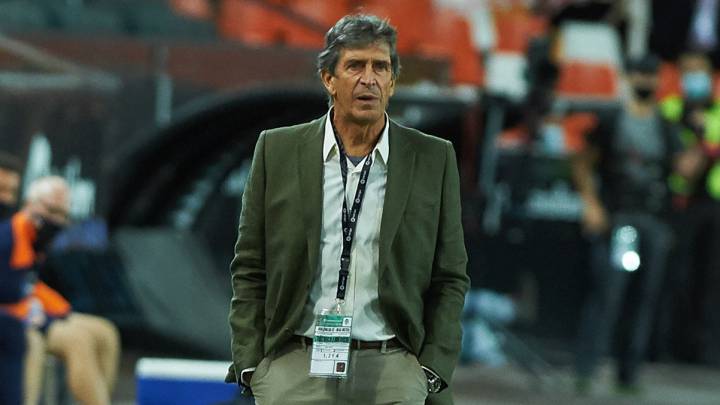 El compromiso que asumió un atacante del Betis con Pellegrini