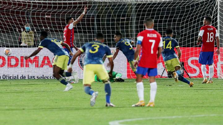 A Chile otra vez se le escapó en el final y Colombia se lleva un empate