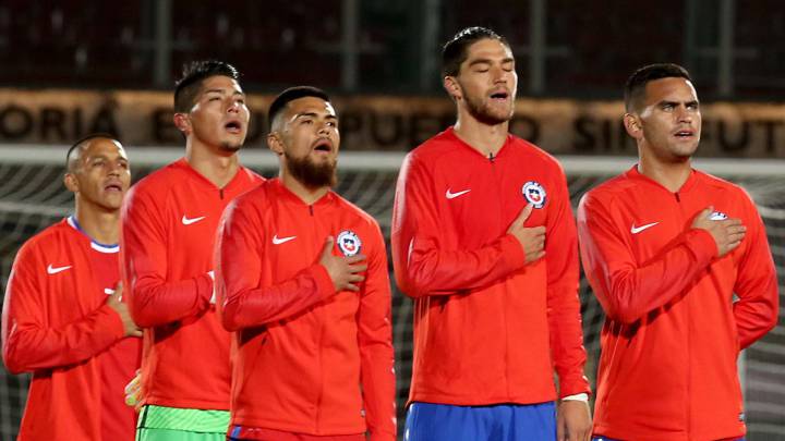 Paulo Díaz se desmarca de Alexis y destaca a tres jóvenes de la Roja