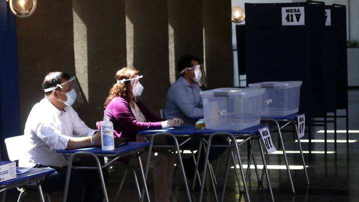 El plebiscito de este domingo se llevará a cabo bajo un estricto protocolo sanitario por la pandemia. El Visor Plebiscito Seguro ayudará a estas medidas.