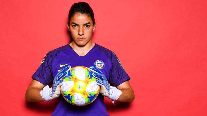 Natalia Campos, portera de la Roja y Fundación Albacete de España, fue una de los cuatro deportistas del extranjero que podrán votar en el plebiscito.