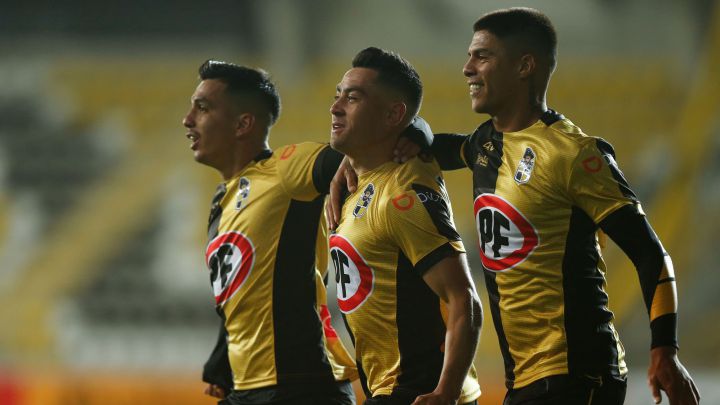 Coquimbo goleó de cabeza y quedó muy cerca de la clasificación