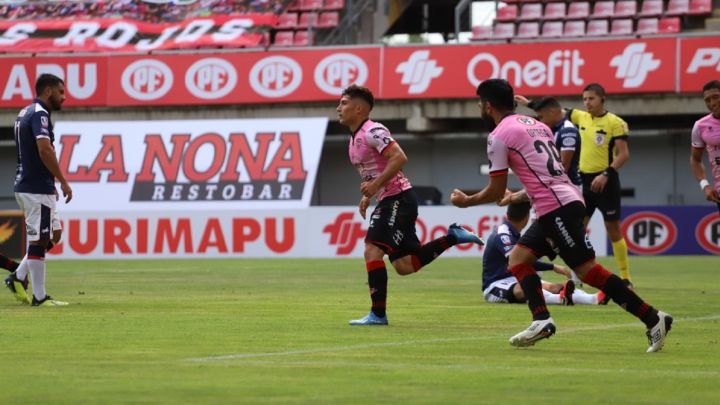 Ñublense goleó a Melipilla y sigue como único líder de la B