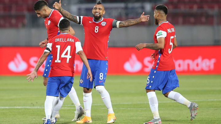 Vidal y Bravo reconcilian a la Roja con el triunfo