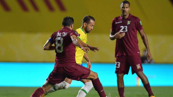 El equipo que dirige José Peseiro tendrá a tres habituales titulares descartados para jugar ante la Roja, para el mediocampo y la defensa.