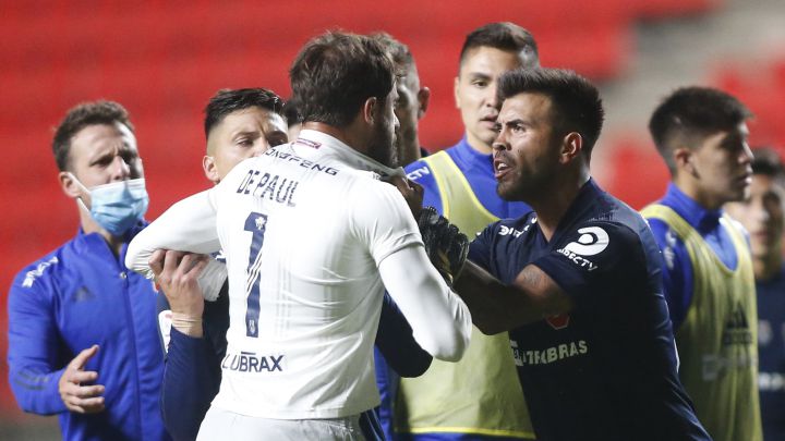 La dura pelea de Espinoza con De Paul que marcó la derrota de la U