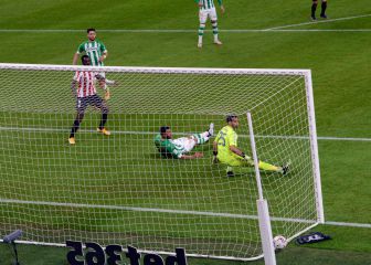 El desafortunado autogol que sufrió Bravo: ¡inexplicable!
