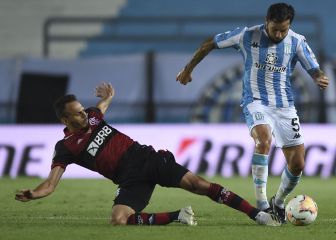 El polémico gol anulado a Racing tras asistencia de Mena: ¿falta del chileno?
