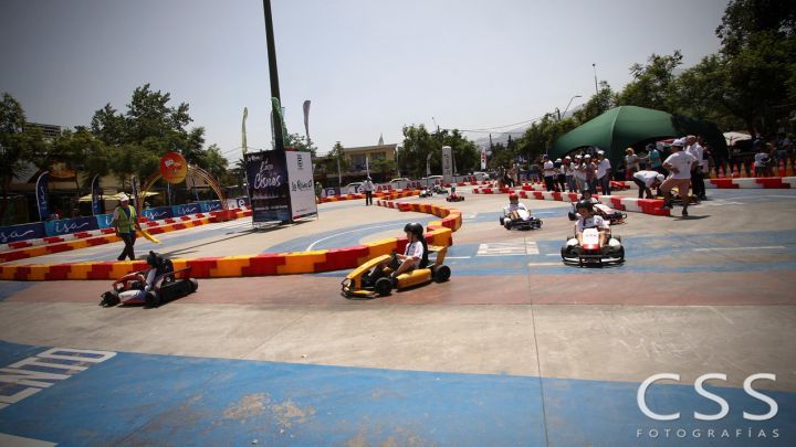 Niños entre 7 y 10 años podrán disfrutar siendo pilotos, el sábado 12 de diciembre en la plaza Clorinda Henríquez de la Reina.