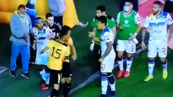La curiosa patada que se robó las miradas en duelo de la B