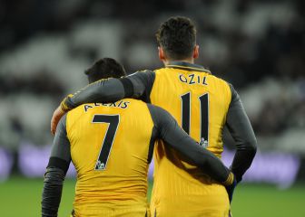 Mesut Özil elige a Alexis en su 11 ideal y arma un equipazo