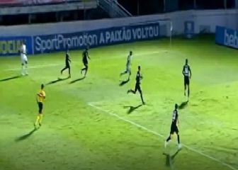 La 'asistencia' sin tocar el balón de Edu Vargas en Brasil