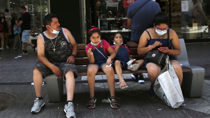 Este aporte anunciado por el Gobierno está destinado a las familias que se mantienen en las comunas más críticas por el coronavirus.