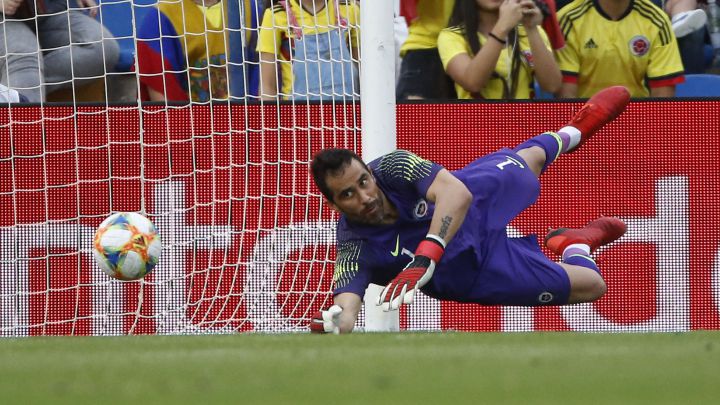 Claudio Bravo fue elegido entre los mejores arqueros de los últimos 10 años