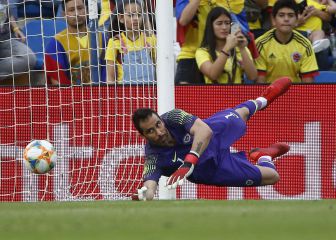 Claudio Bravo fue elegido entre los mejores arqueros de los últimos 10 años