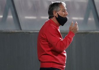 Holan transforma a un defensa en puntero frente a Palestino