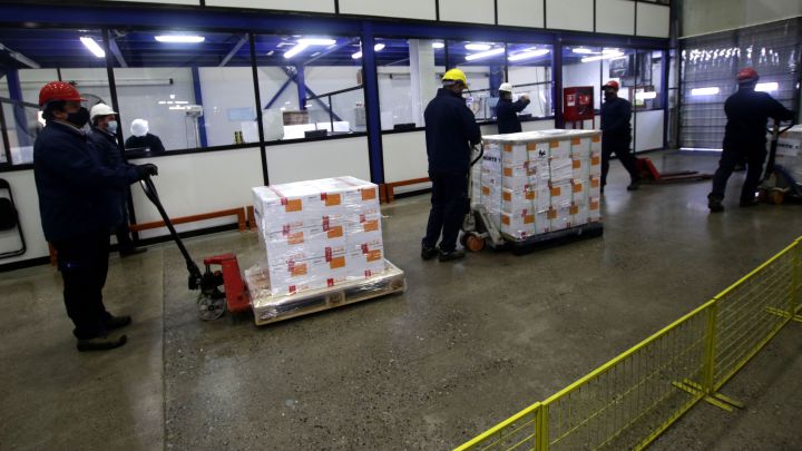 Vacuna Sinovac en Chile: quiénes serán los primeros en recibirla y cuándo lo harán