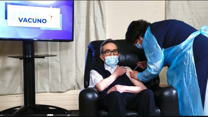 Vacunación Chile: Cuántos han sido ya vacunados y quienes serán los siguientes en recibirla