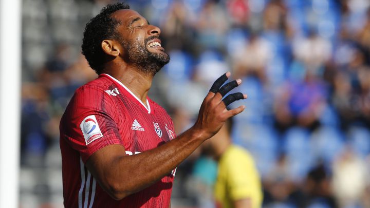 El cuadro azul, al igual que lo hizo con Osvaldo González, anunció la salida de Jean Beausejour del club mediante sus redes sociales.