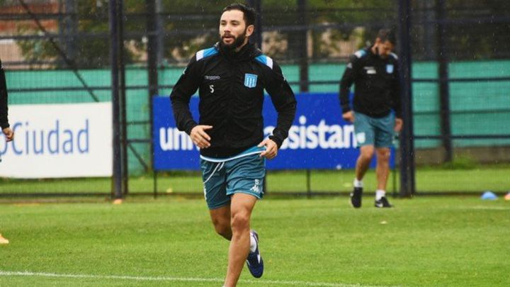 Mena vuelve a entrenar en Racing y se aleja de la U