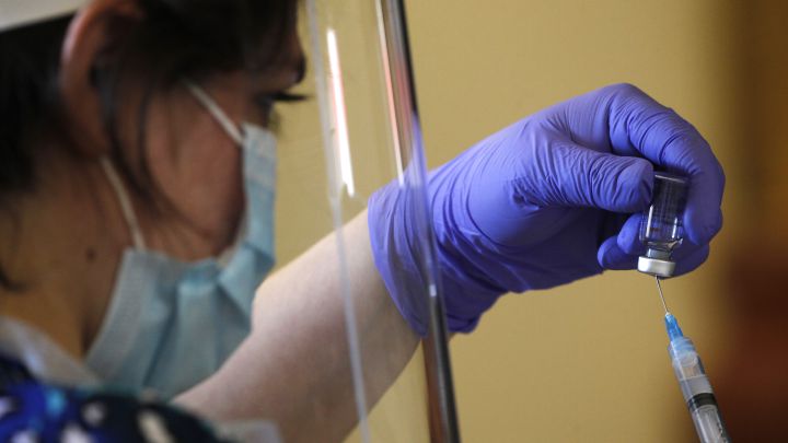 Sigue el minuto a minuto en vivo y en directo online de AS.com con toda la información respecto al Coronavirus, casos, muertes, y el calendario de la vacuna en Chile, hoy, miércoles 24 de febrero.