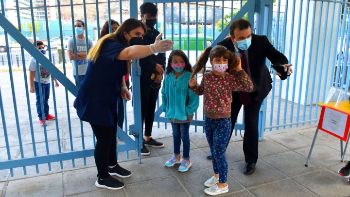 Retorno a clases presenciales en Chile: qué ha dicho Piñera y cuál es el plan